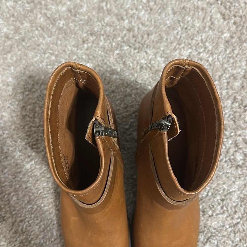 FRYE - Picture 3 of 10